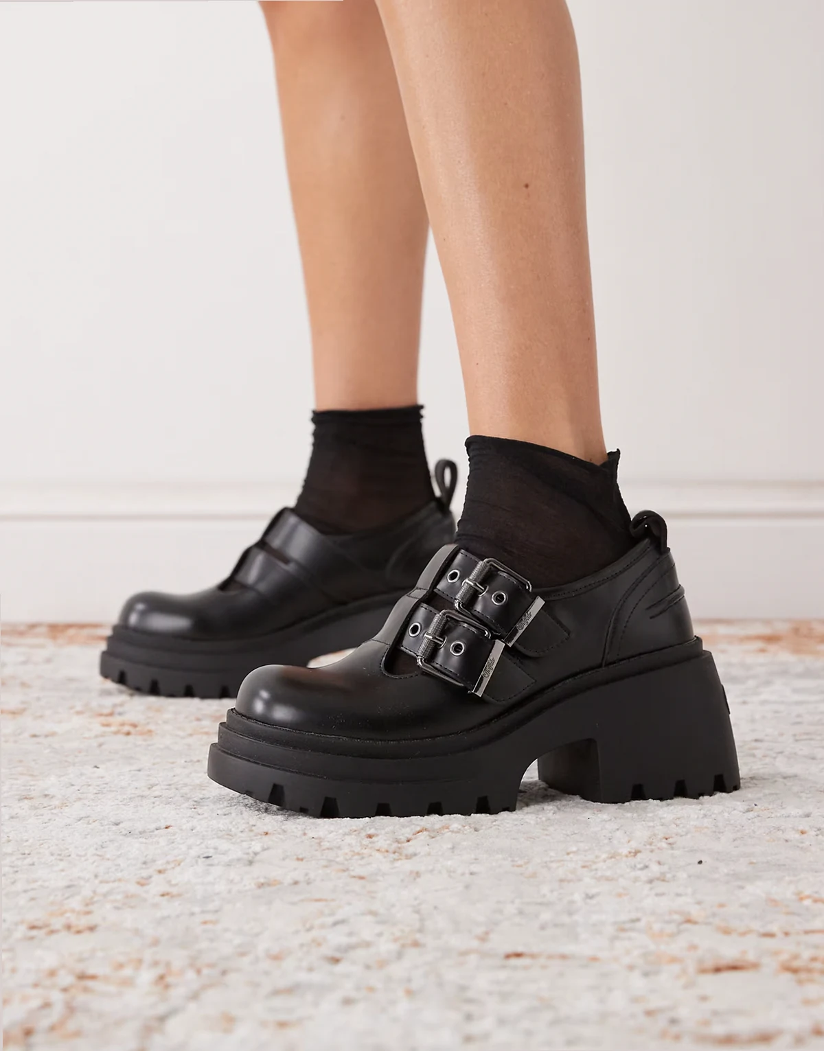 – Bravr Jane – Schuhe in Schwarz mit Schnallen