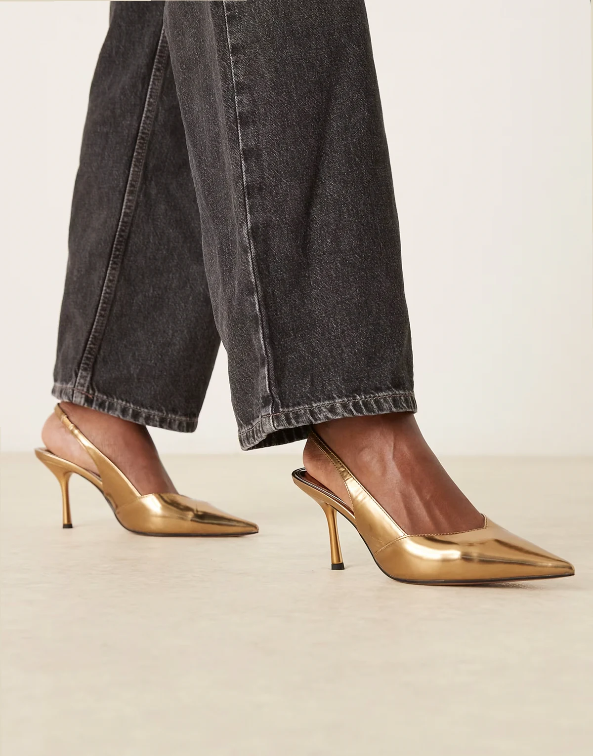 – Sabrina – Schuhe in Bronze mit Stiletto-Absatz und Fersenriemchen