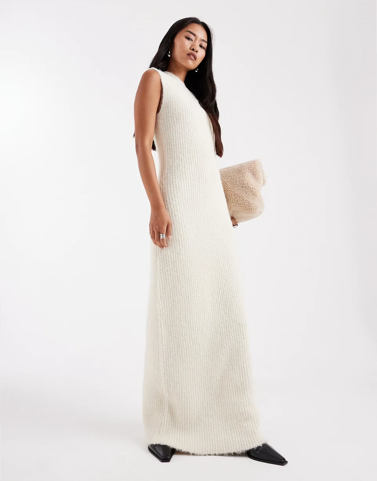– Ärmelloses, hochgeschlossenes Maxi-Pulloverkleid in Creme aus weichem Strick mit Wollhaptik