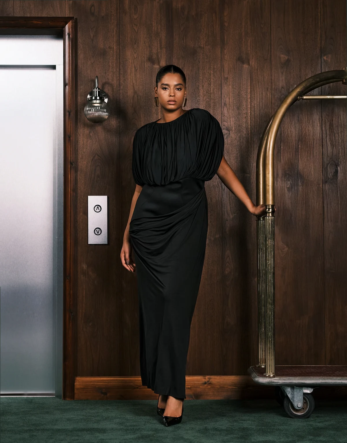 ASOS DESIGN Curve – Czarna sukienka maxi z podkreślonym gorsetem i usztywnianymi ramionami