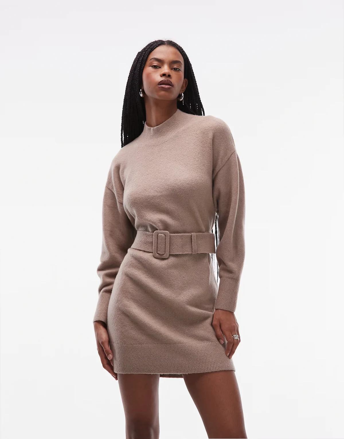– Strickkleid in Beige mit Gürtel