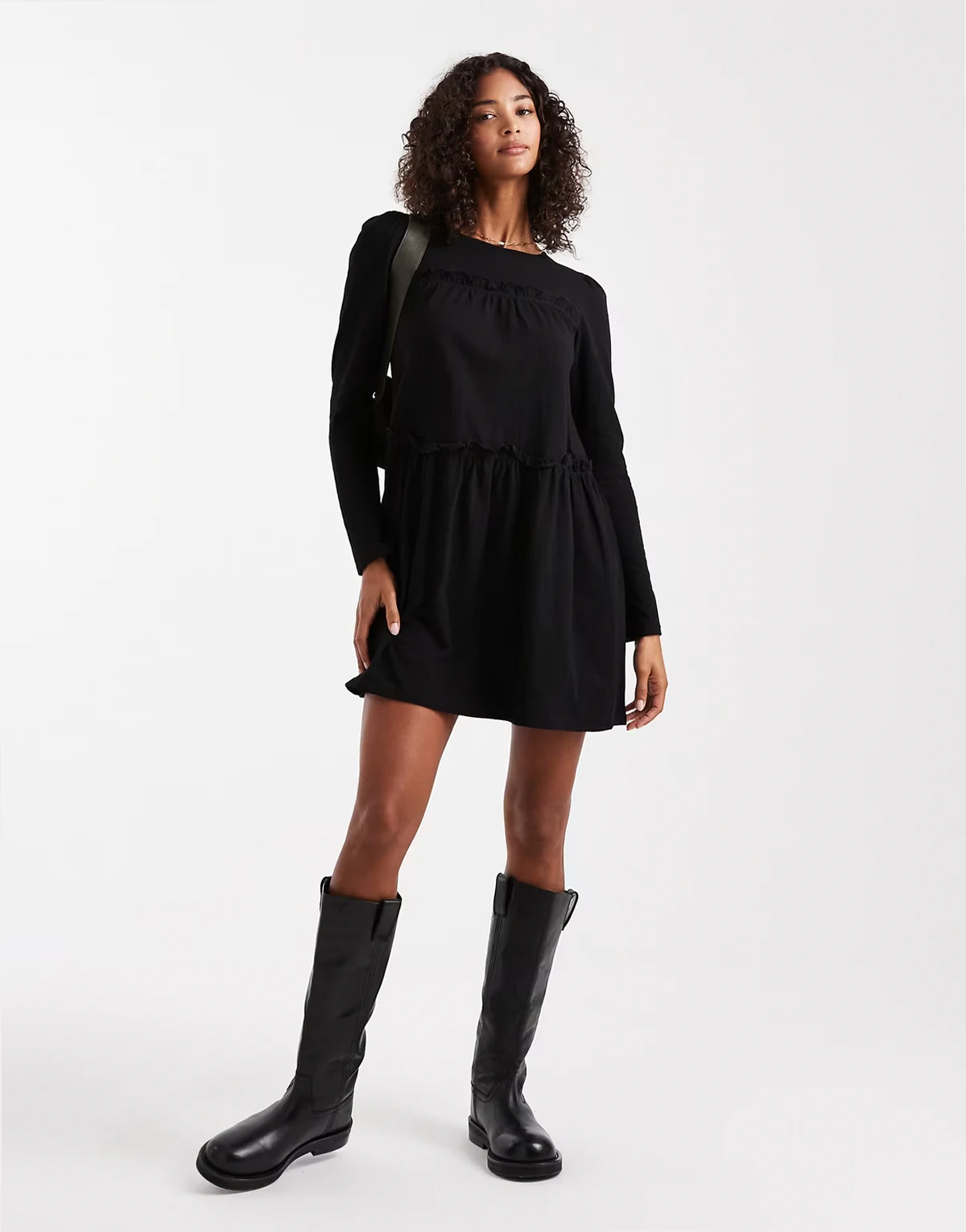 – Mini-Hängerkleid in Schwarz mit Rüschen
