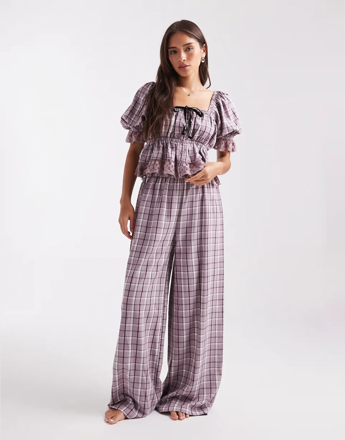 – Pyjama-Set aus Baumwolle in Lila kariert mit weitem Bein