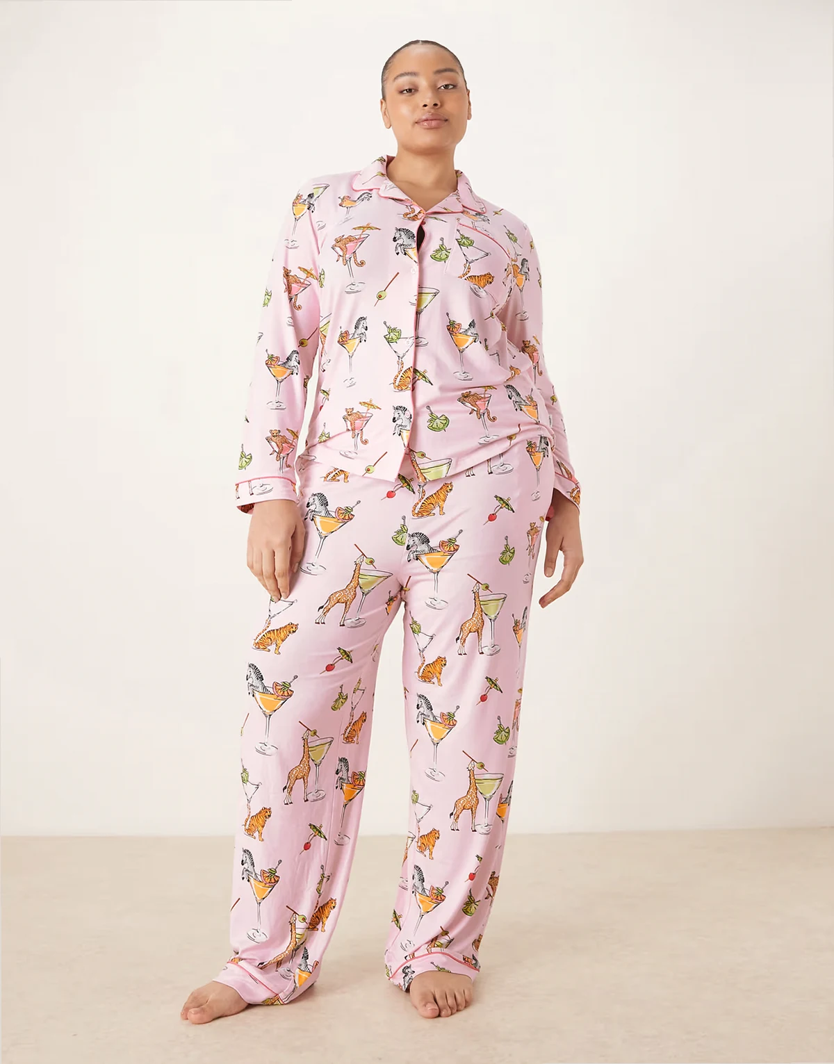 Curve – Langes Pyjama-Set in Rosa mit Martini-Tierprint und Knopfleiste