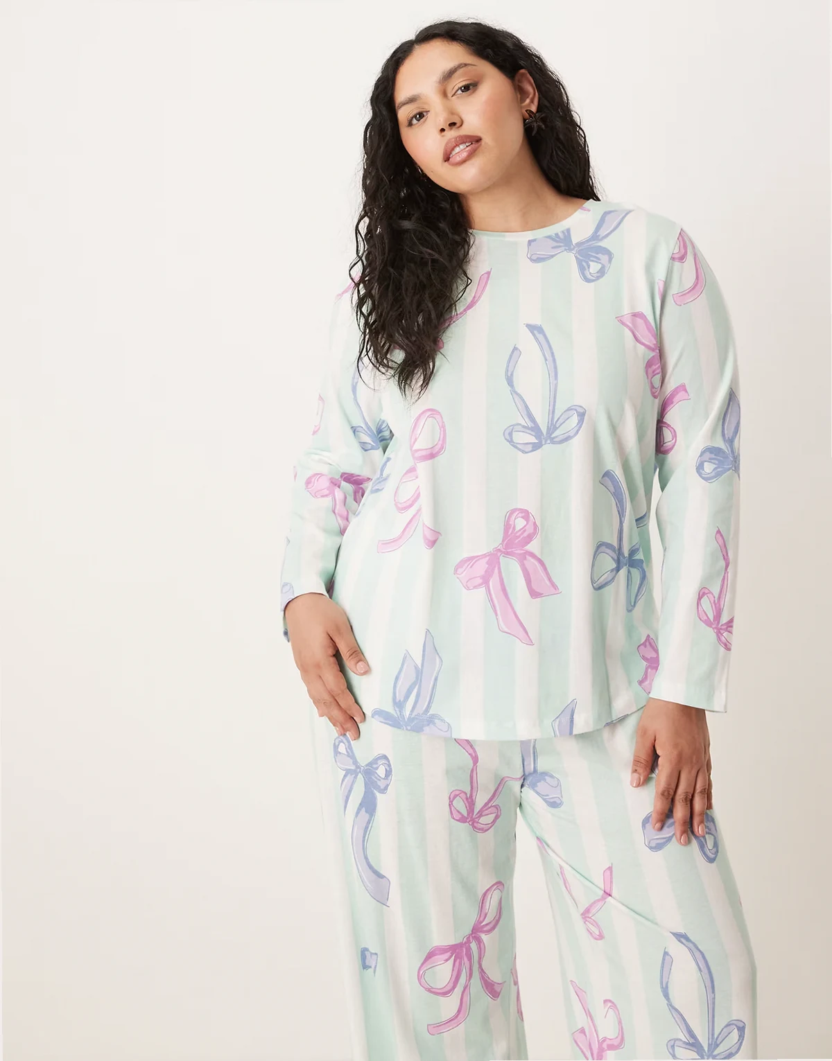 ASOS DESIGN Curve – Niebieska piżama w paski i kokardki: top z długimi rękawami i spodnie