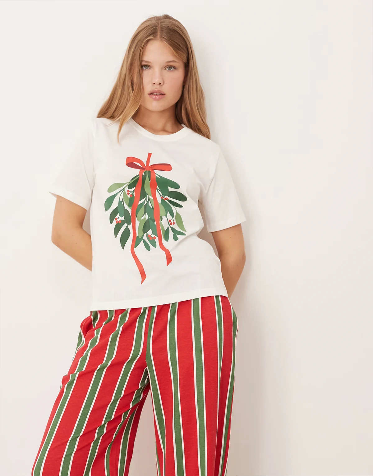 short sleeve mistletoe print pajamas with striped pants in cream and red