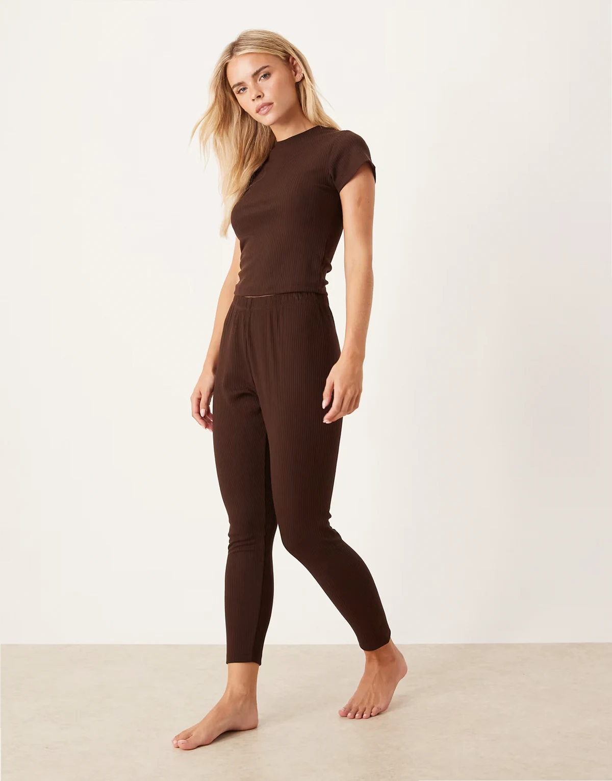ASOS DESIGN Petite – Mix & Match – Gerippte Lounge-Leggings in Schokobraun