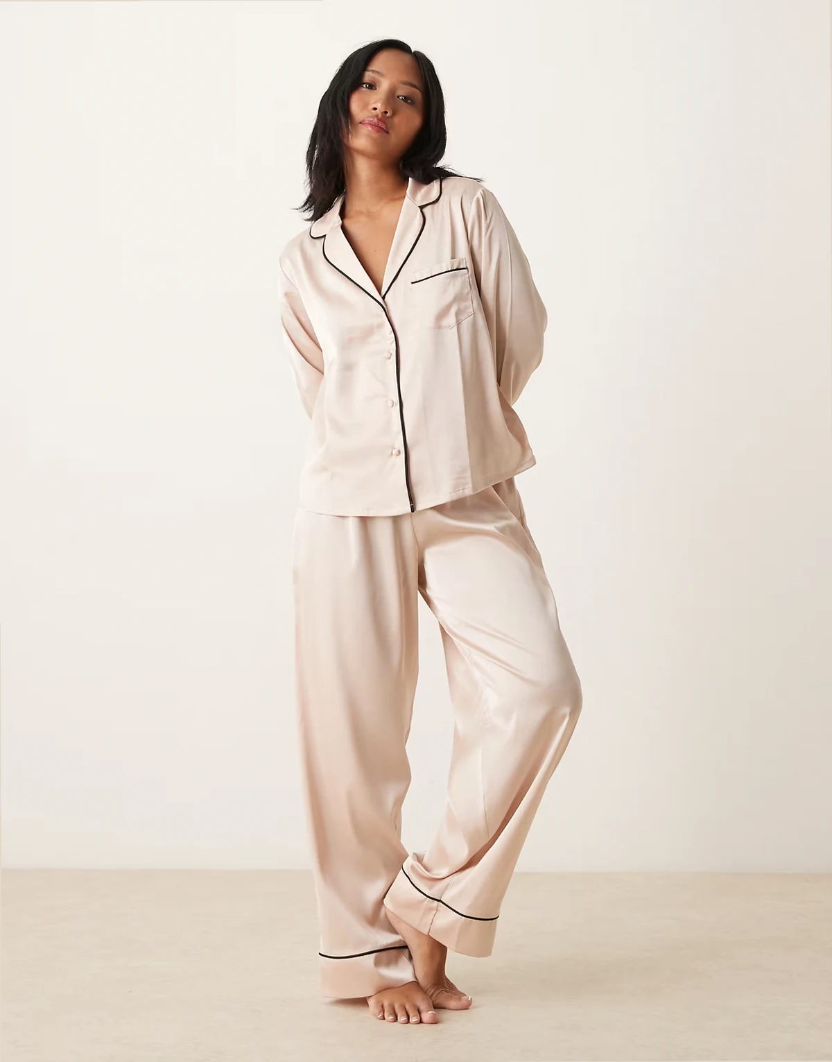 ASOS DESIGN Petite – Oversize-Pyjama aus Satin in Champagnerrosa mit Hemd und Hose
