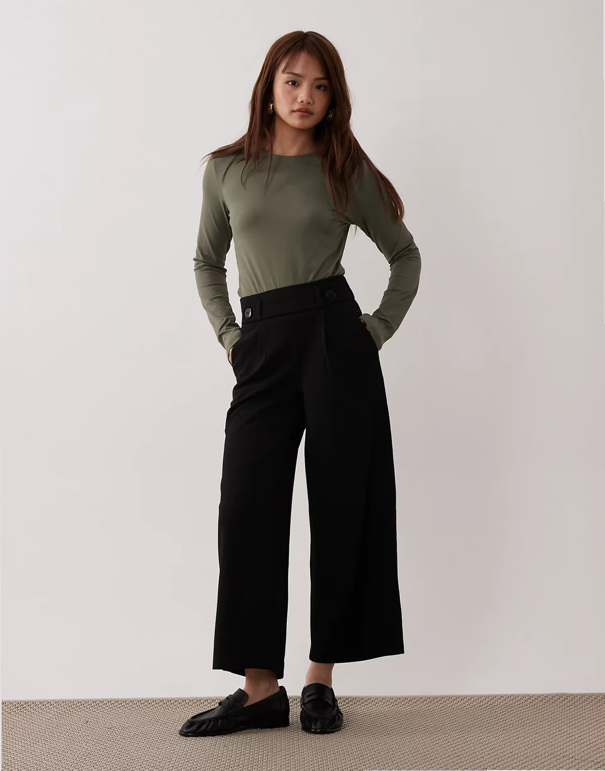 – Elegante Hose in Schwarz mit hohem Bund und weitem Bein