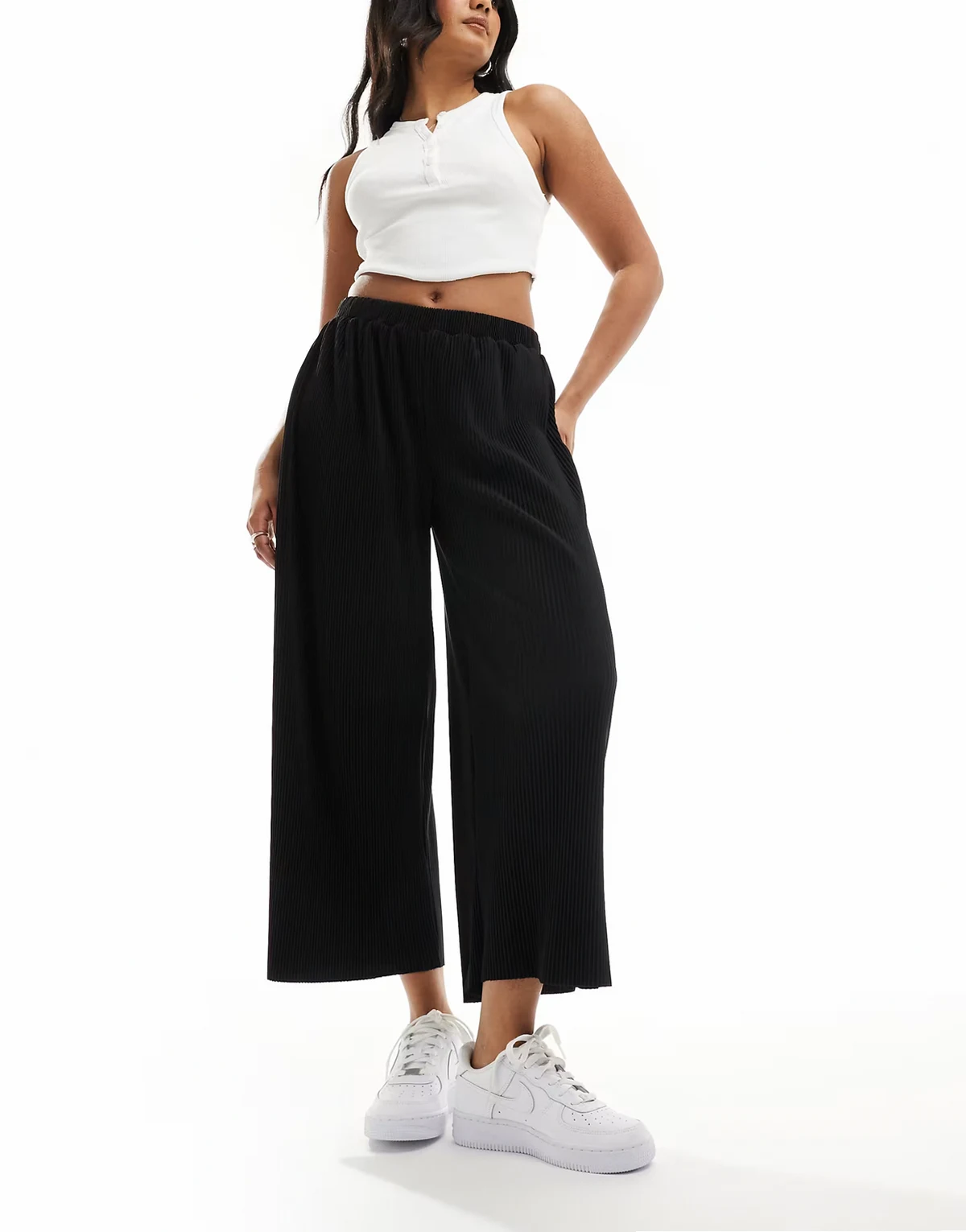 – Plissierte Culotte-Hose in Schwarz mit weitem Bein
