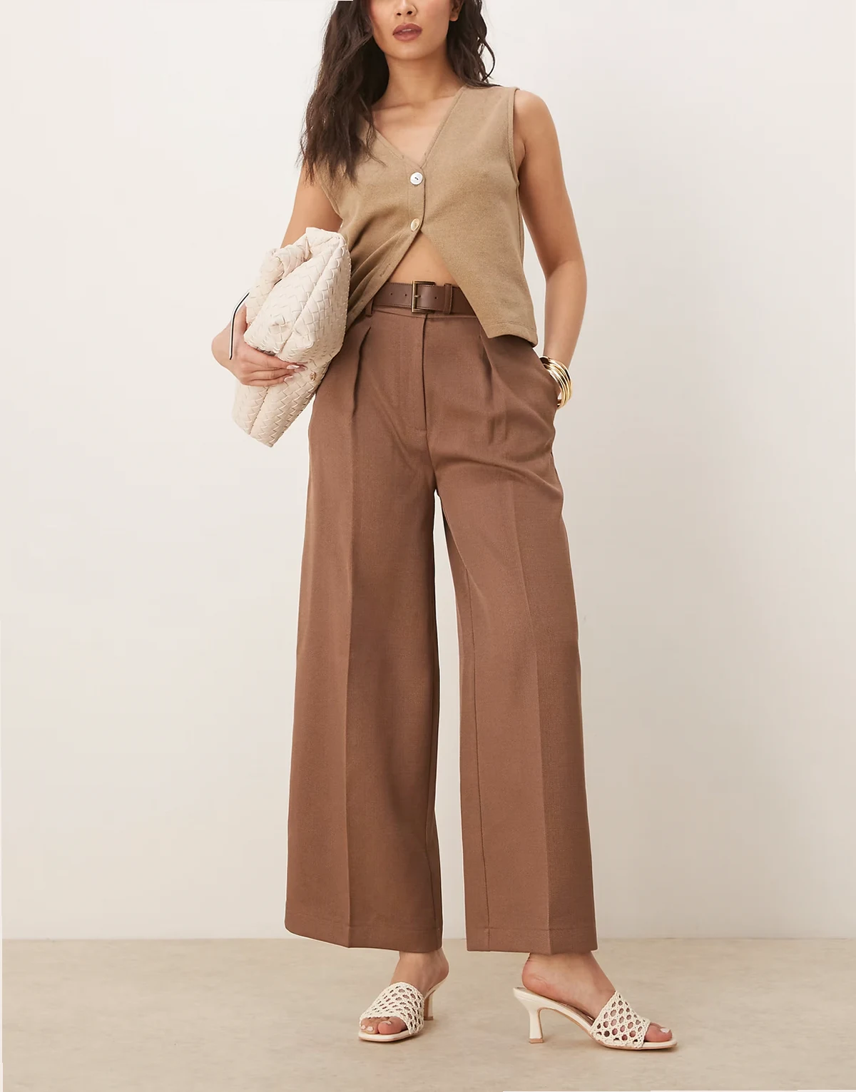 – Elegante, knöchellange Hose in Mokka mit Kunstledergürtel