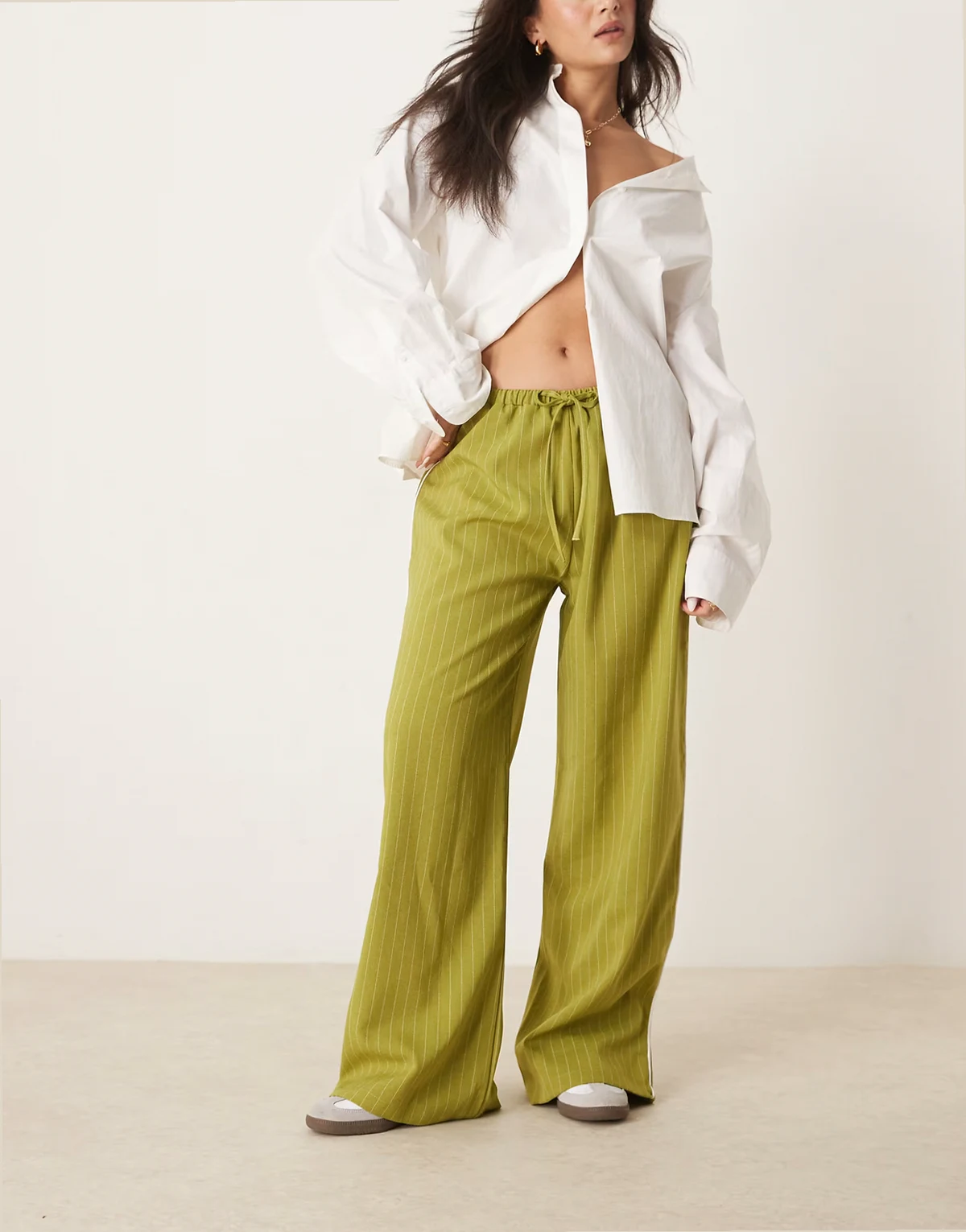 – Elegante Hose mit weitem Bein und seitlichem Kontraststreifen