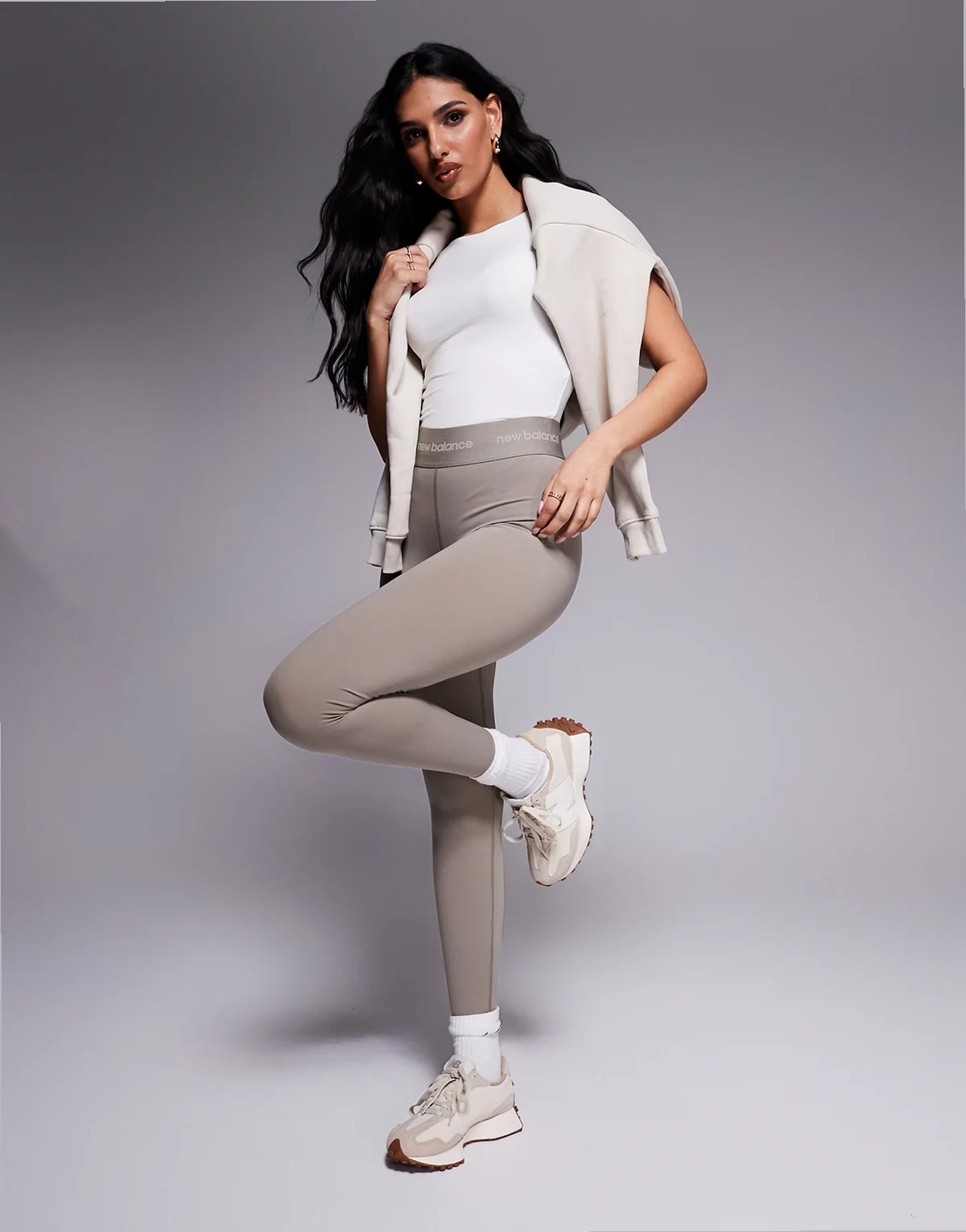 Sleek High Rise Sport Leggings 25" in taupe