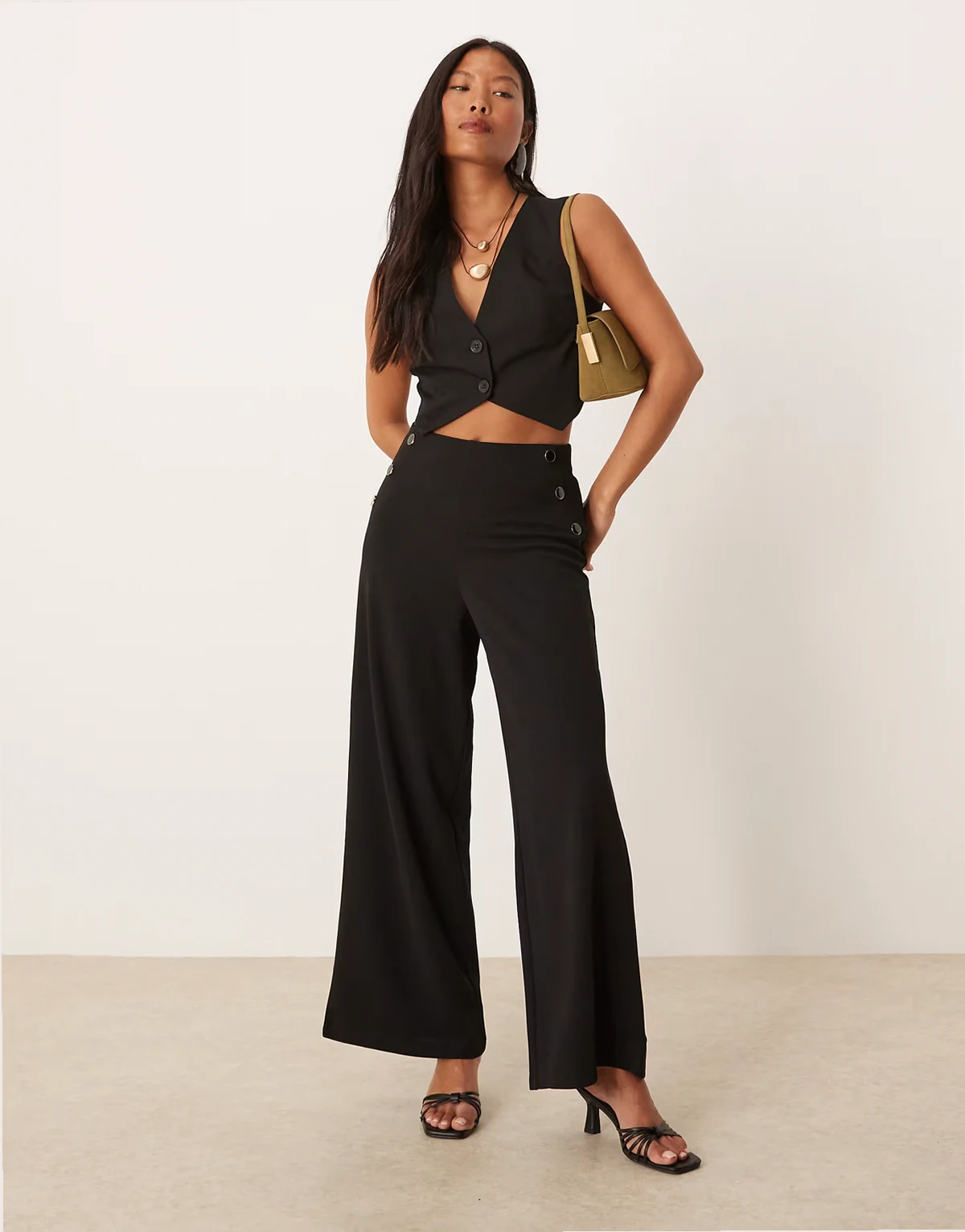 – Elegante Hose in Schwarz mit seitlichen Knöpfen