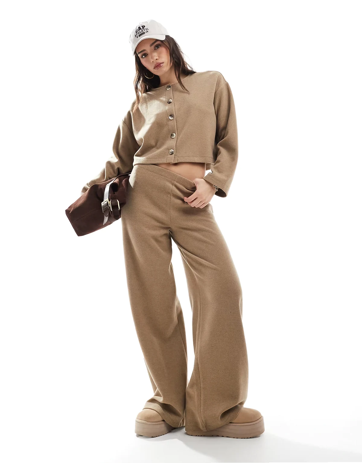 – Weiche, gerippte Hose in Beige mit weitem Bein