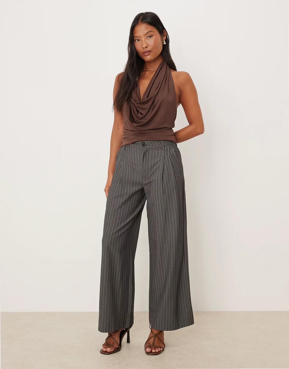 – Elegante Hose in Grau mit Nadelstreifen und weitem Bein