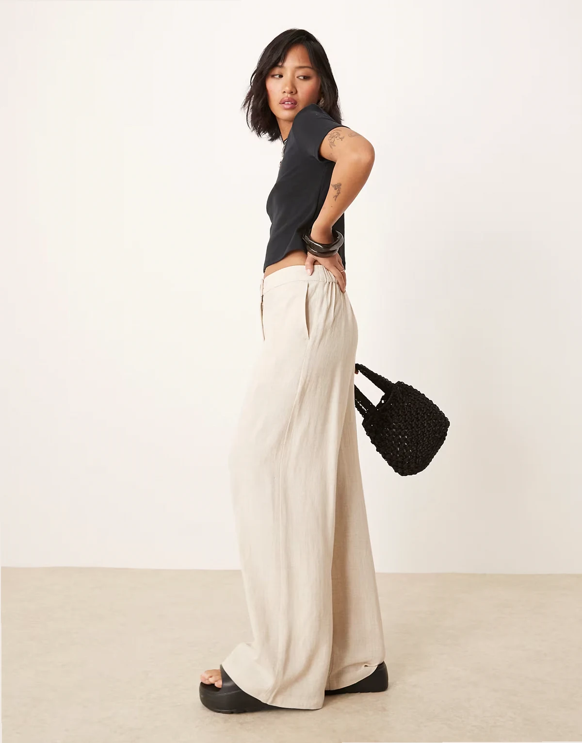 ASOS DESIGN Petite – Hose in Natur mit Leinenanteil und lockerem, geradem Schnitt