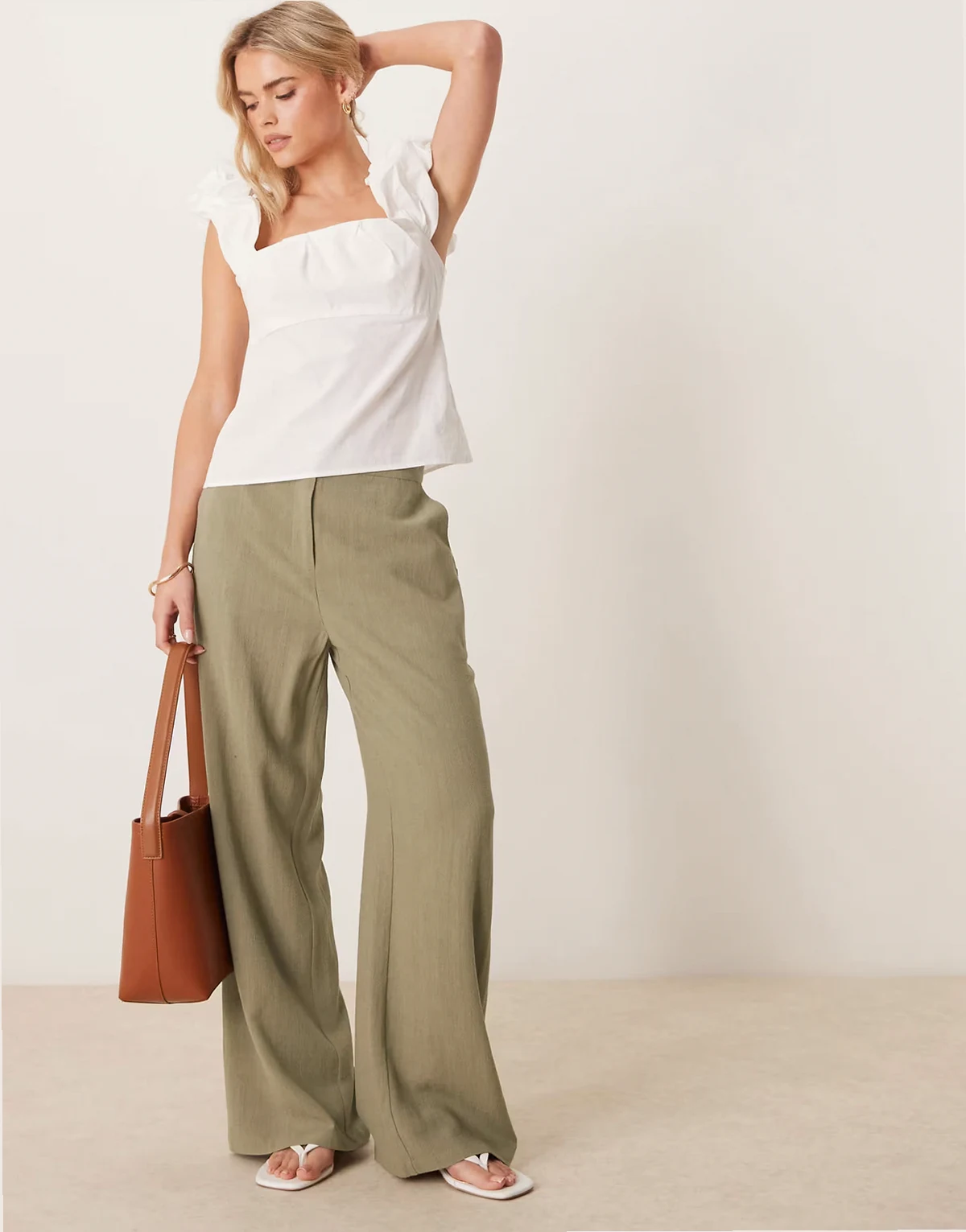 ASOS DESIGN Petite – Hose in Khaki mit Leinenanteil und lockerem, geradem Schnitt