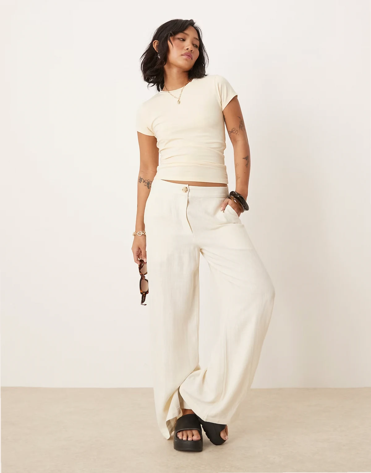 ASOS DESIGN Petite – Locker geschnittene Hose in Wollweiß mit Leinenanteil und geradem Schnitt
