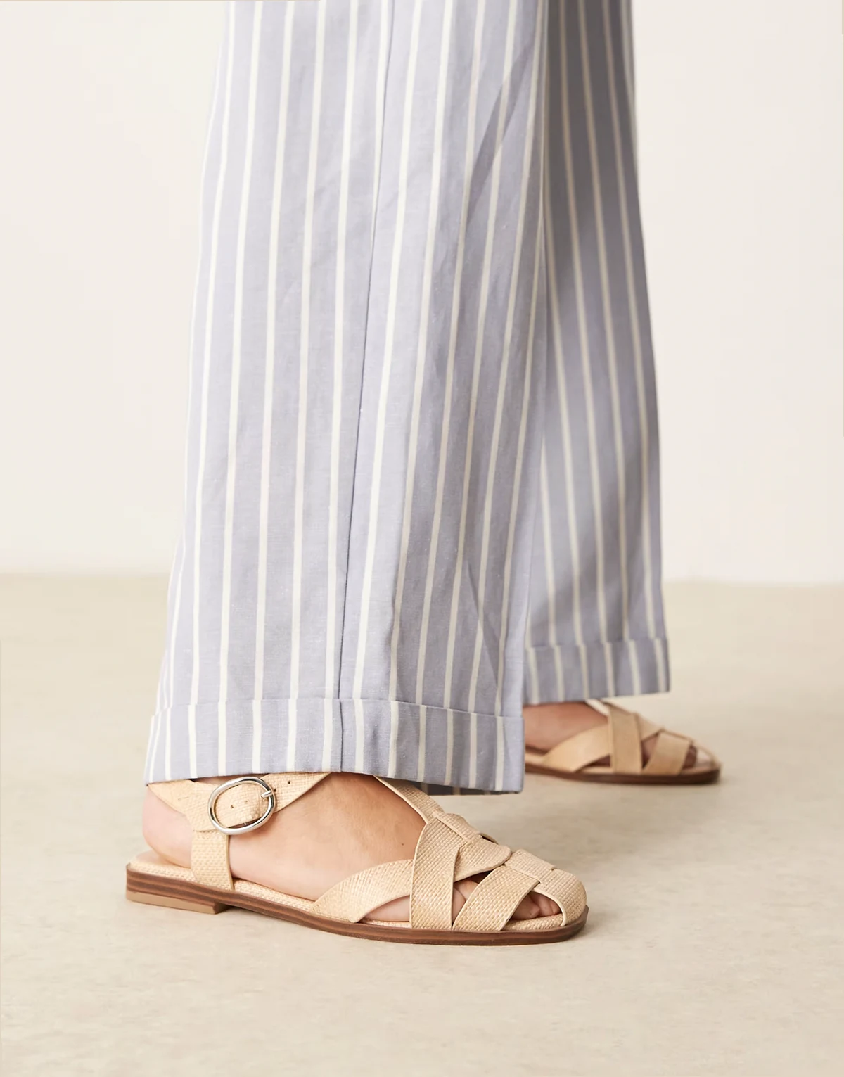 – Mirage – Plecione buty typu fisherman w naturalnym kolorze