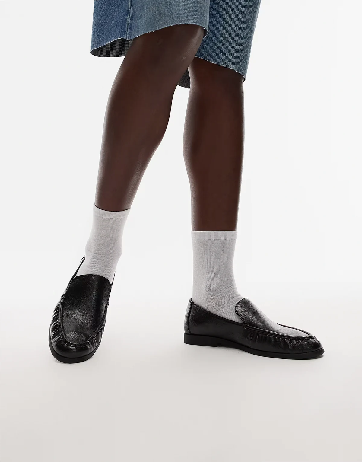 – Connell – Czarne marszczone płaskie loafersy