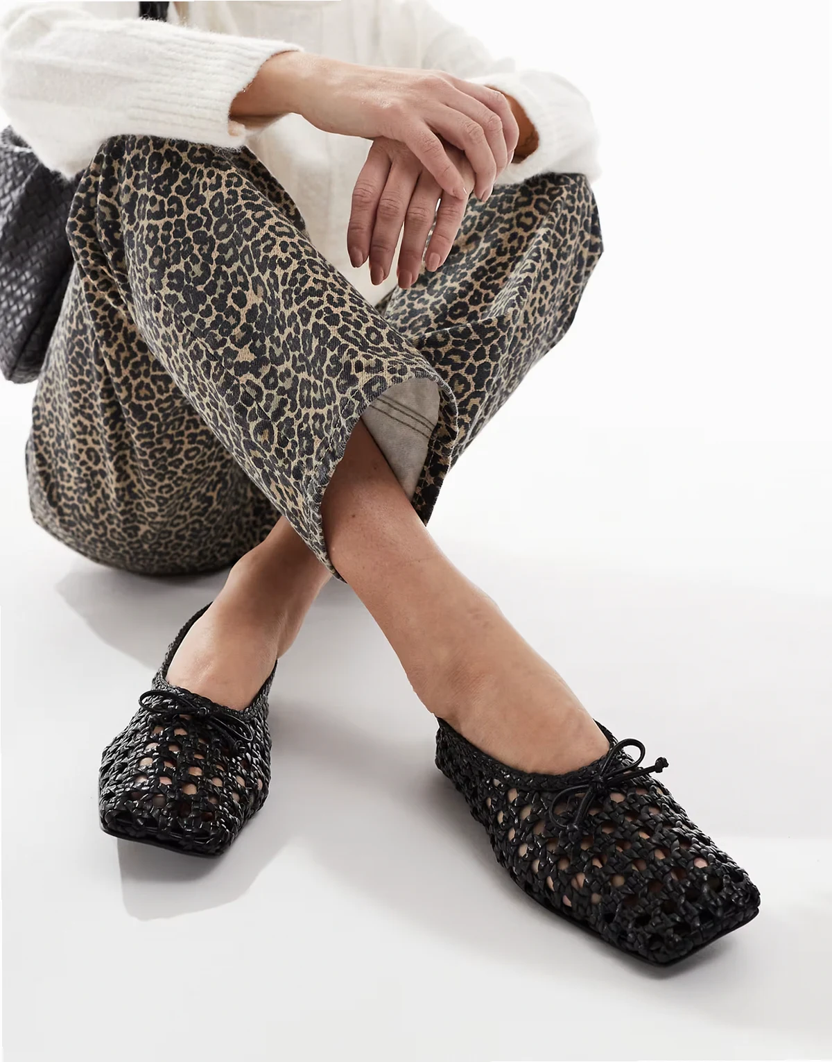 – Lysandra – Leder-Ballerinas in Schwarz mit hohem Schuhblatt und gewebtem Design