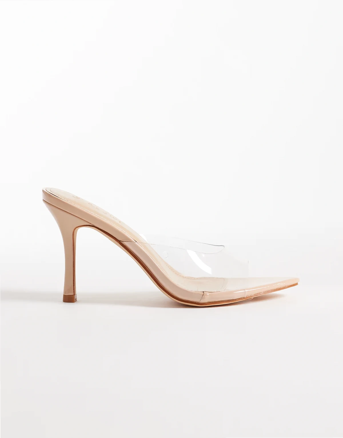 – Przezroczyste sandały na obcasie