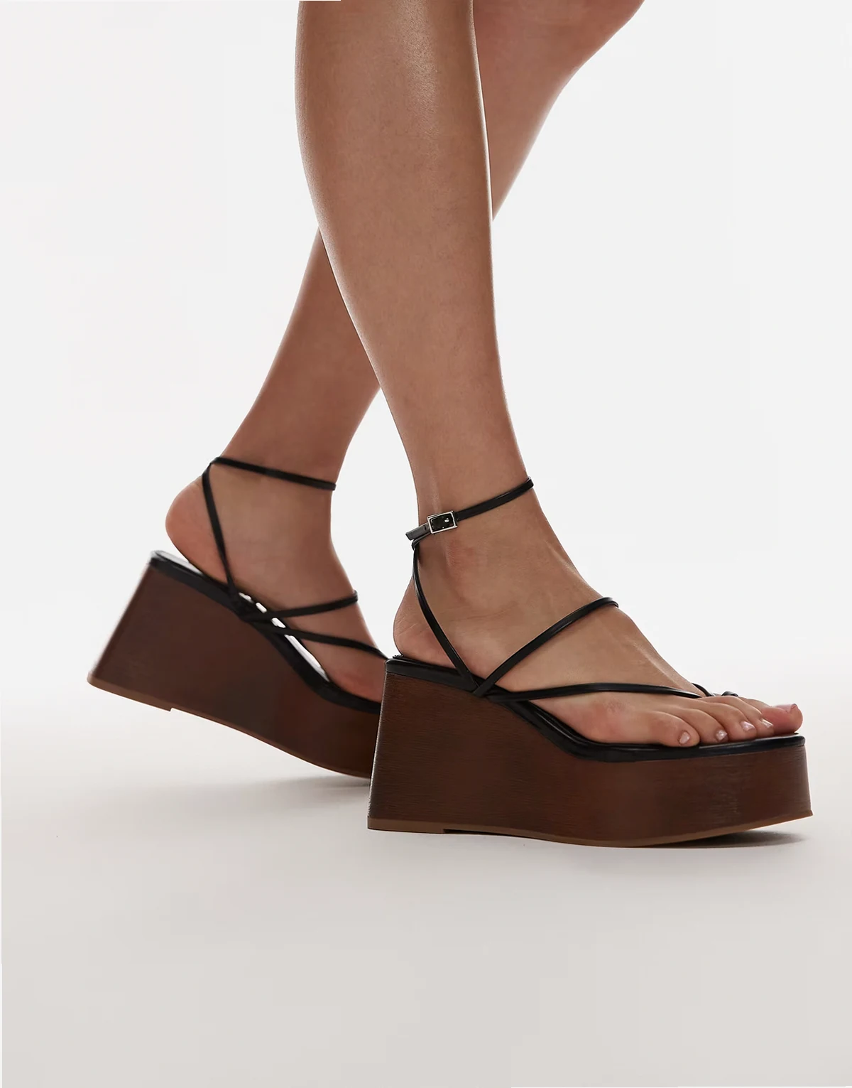 – Hallie – Riemchen-Keilabsatzschuhe in Schwarz