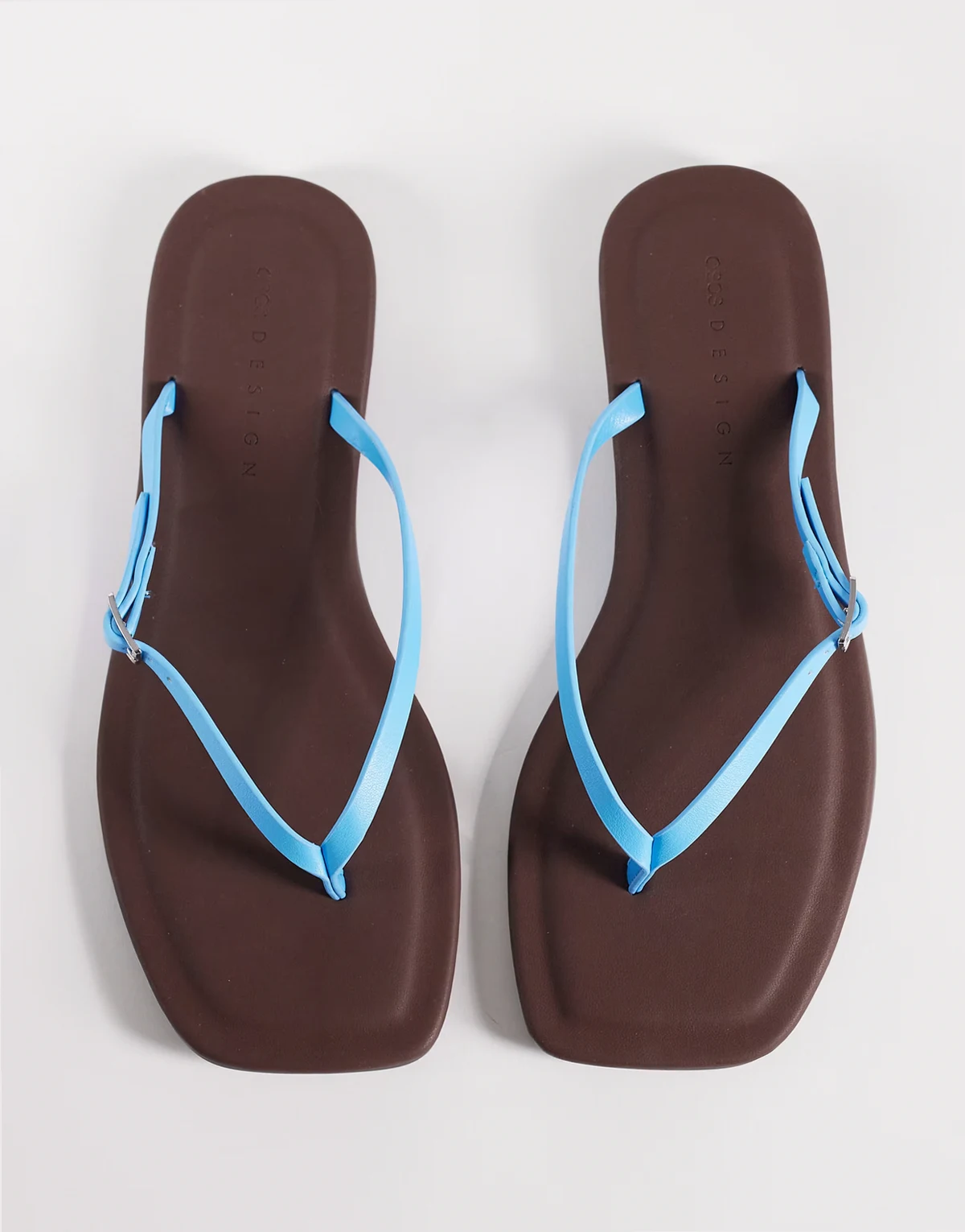 – Fitz – Czekoladowo-niebieskie sandały z wąskimi paskami