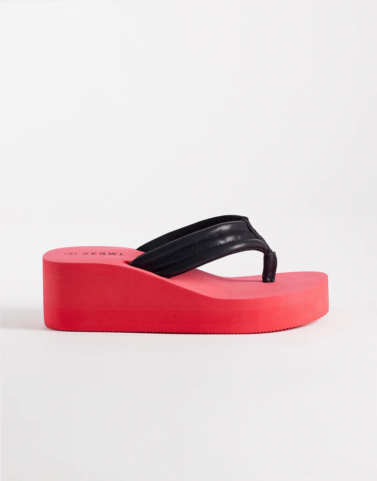 Thong flatform wedge in red/black