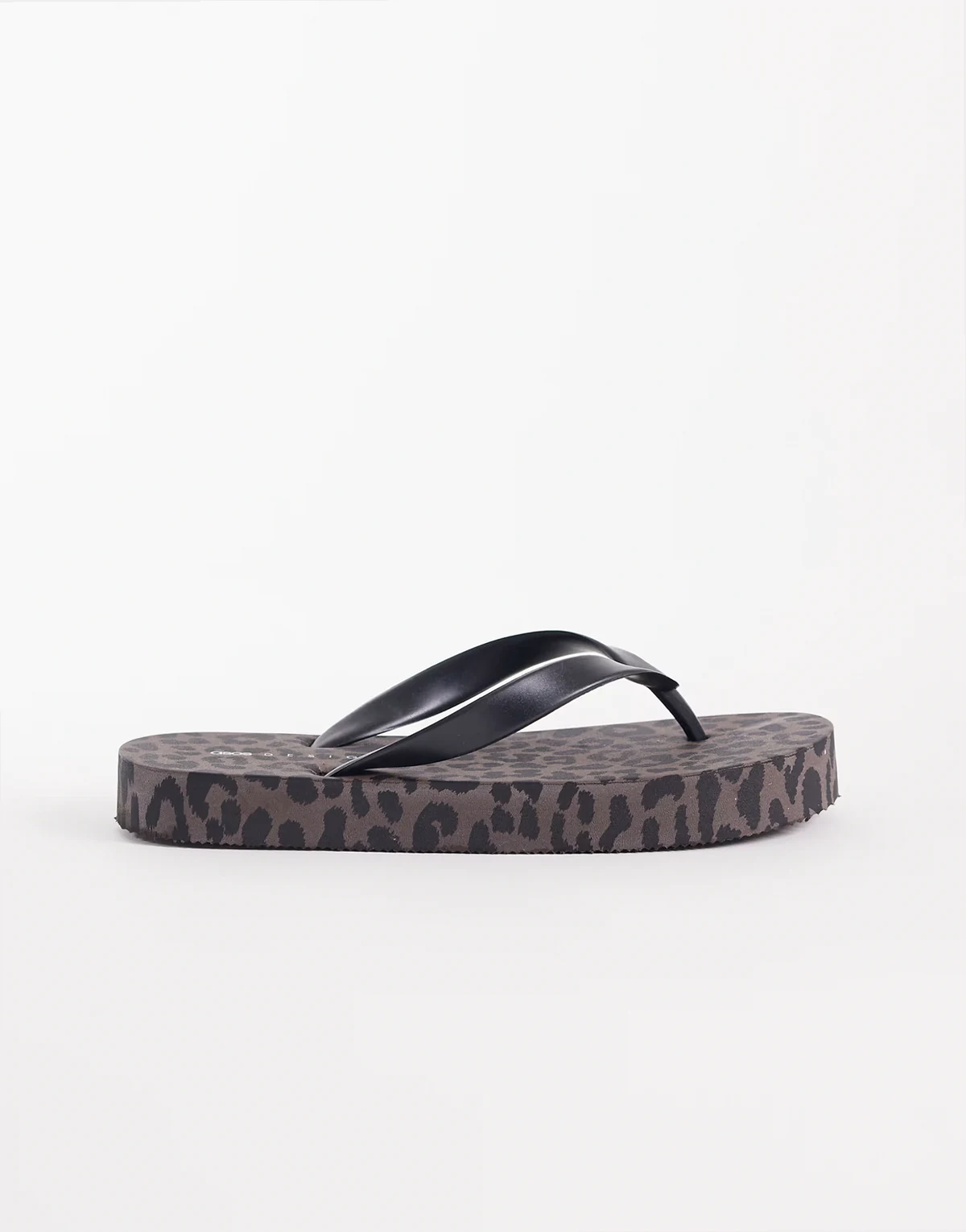 – Flavio – Zehenstegsandalen mit Leopardenmuster