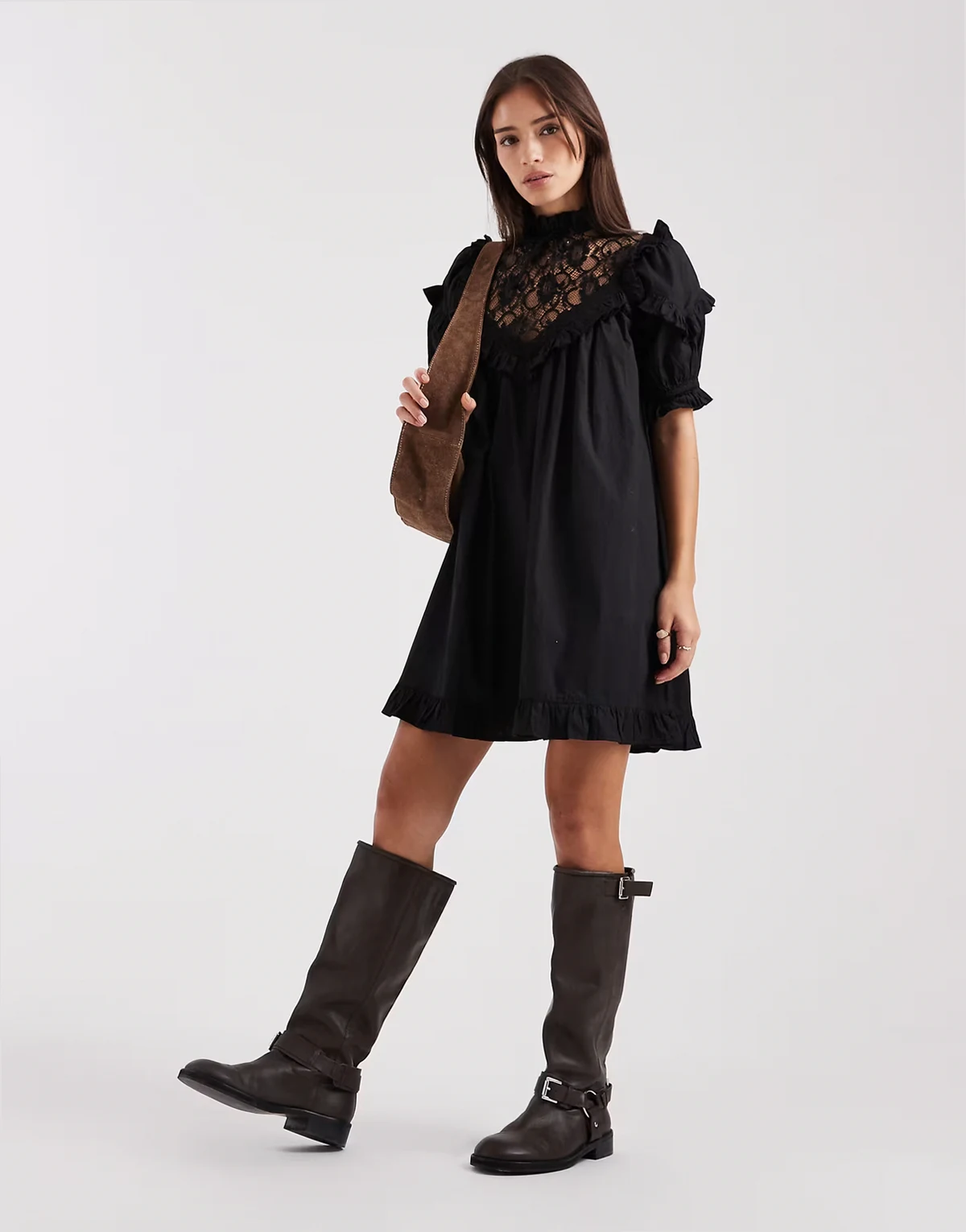 – Minikleid in Schwarz mit Spitzenstoffdetail