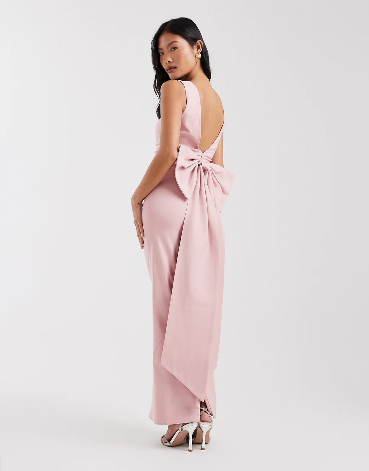 Bridesmaid – Różowa sukienka maxi z bengaliny z odpinaną kokardką na plecach