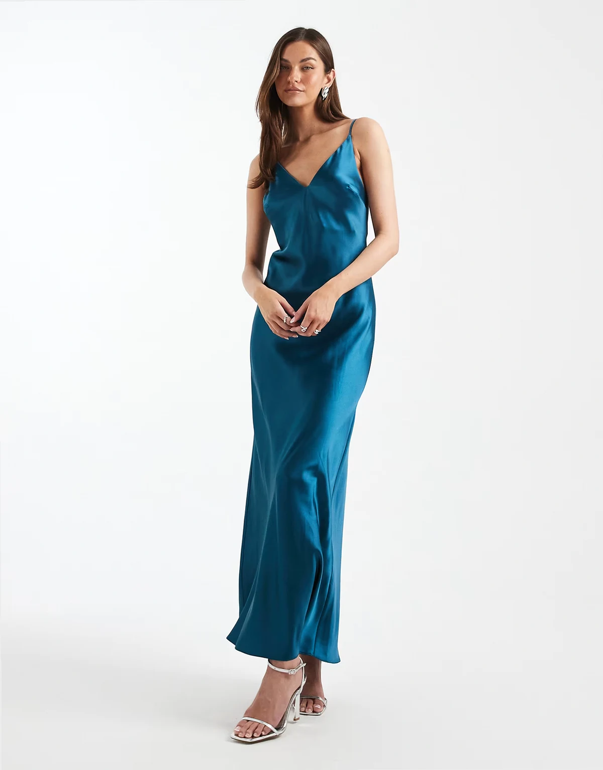 ASOS DESIGN Tall – Midi-Trägerkleid aus Satin in Petrol mit V-Ausschnitt