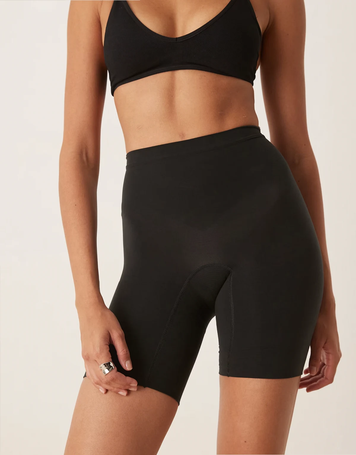 sculpt – Seamless Power – Nahtlose oberschenkellange Shorts in Schwarz mit hoher Taille und rutschfestem Bund
