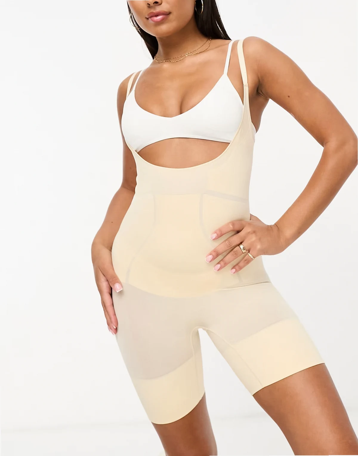 – Absolute Sculpt – Beżowe body modelujące z szortami i otwartą górą zapewniające wysokie wsparcie