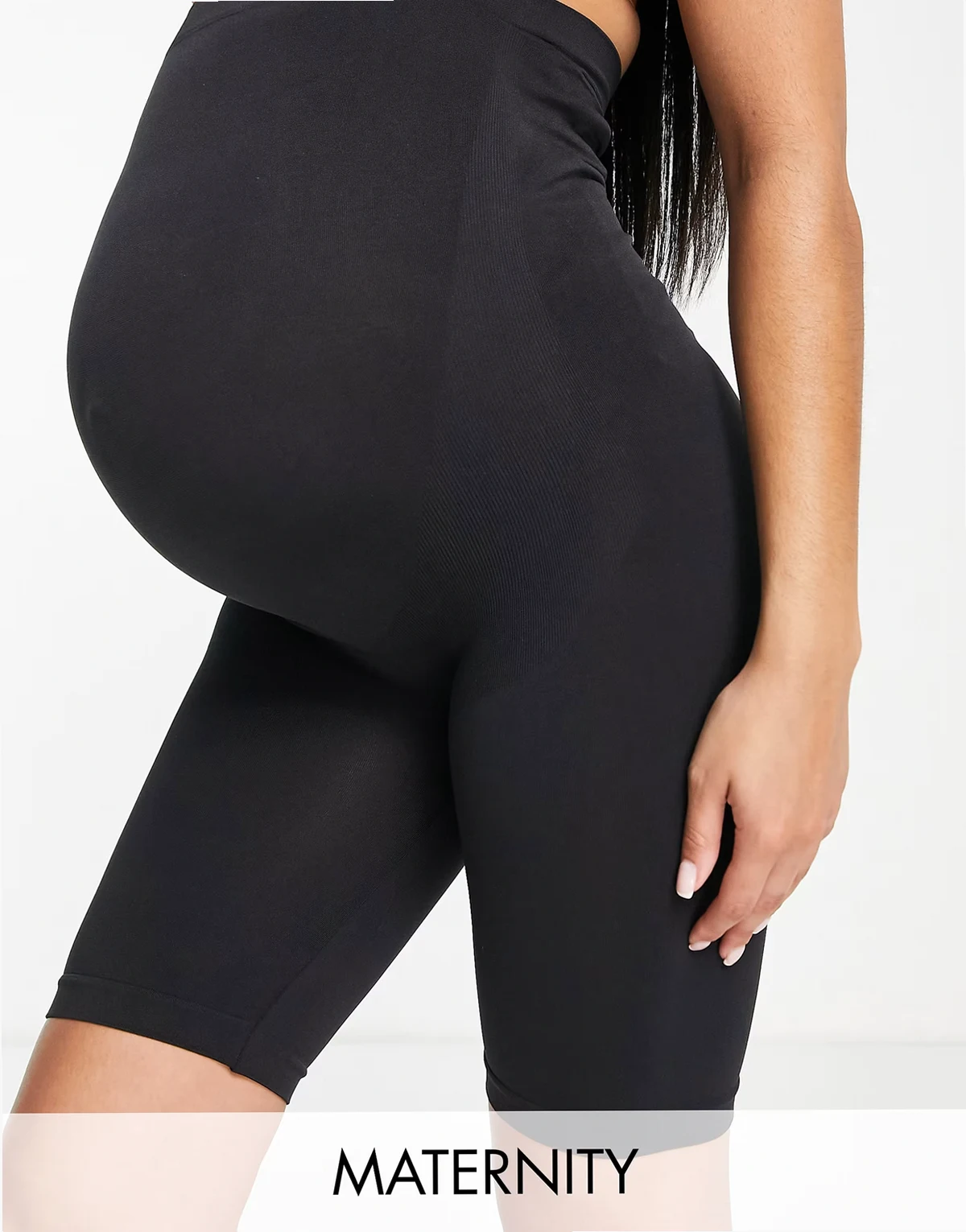 Mamalicious – Umstandsmode – Formende Unterwäsche – Shorts in Schwarz für über den Babybauch