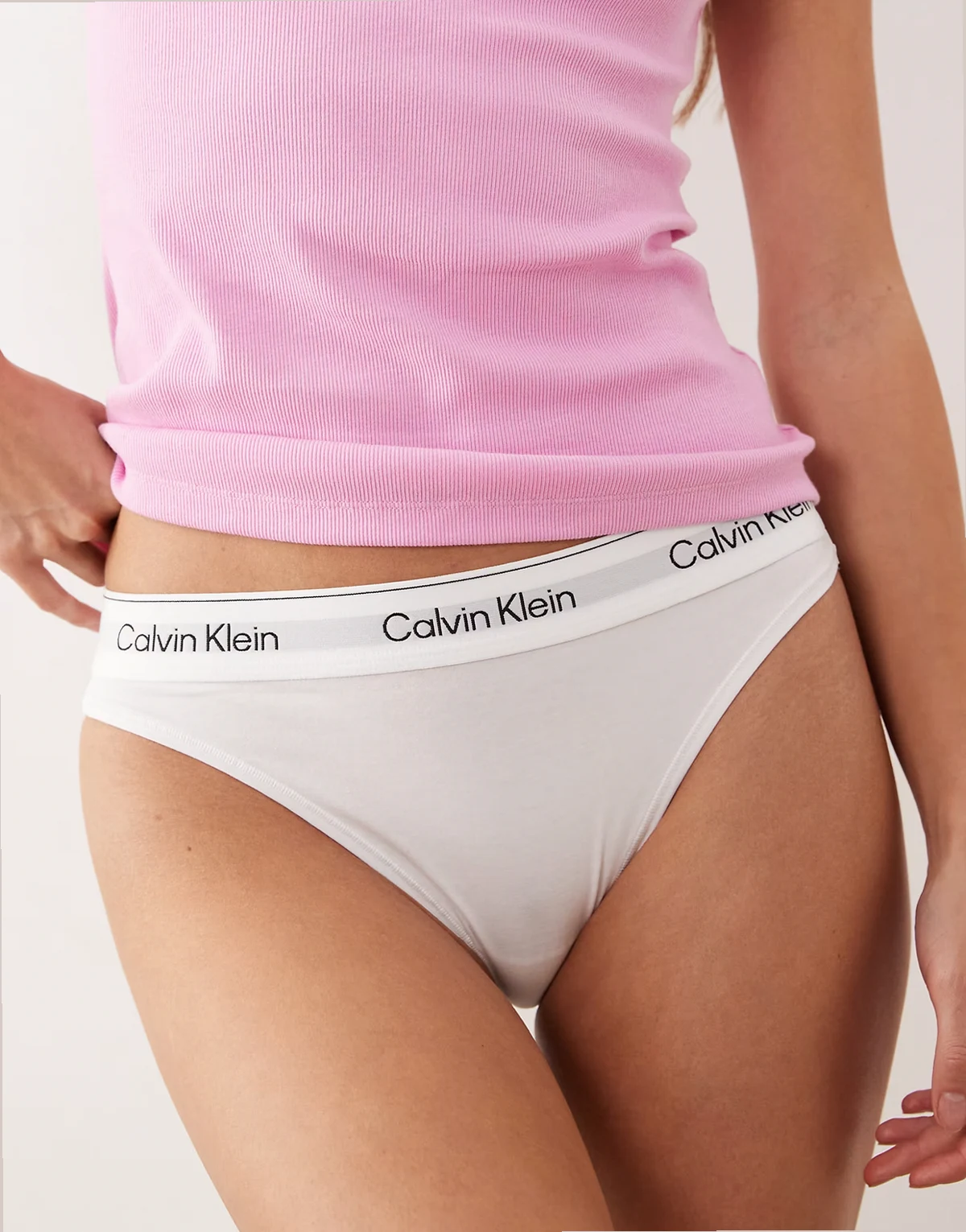 – Modal-Slip in Weiß mit Bikini-Schnitt und hohem Beinausschnitt