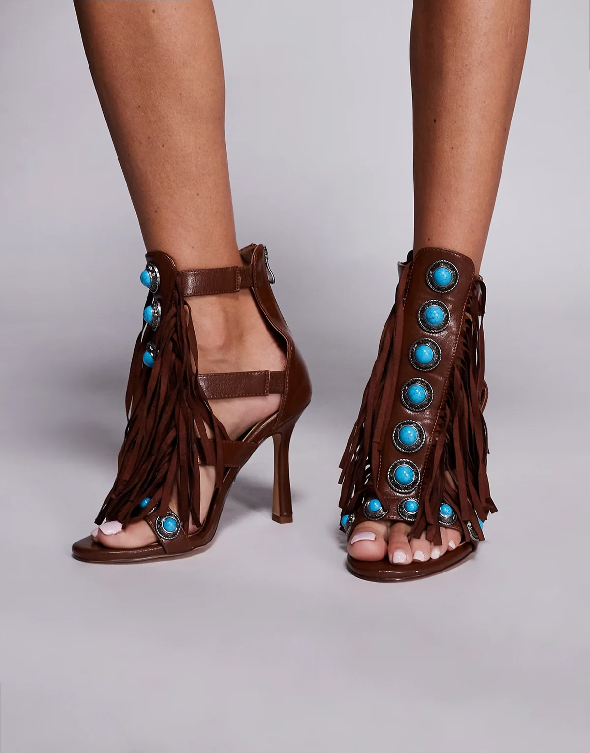 – Sumac – Sandalen in Braun mit Fransenverzierung