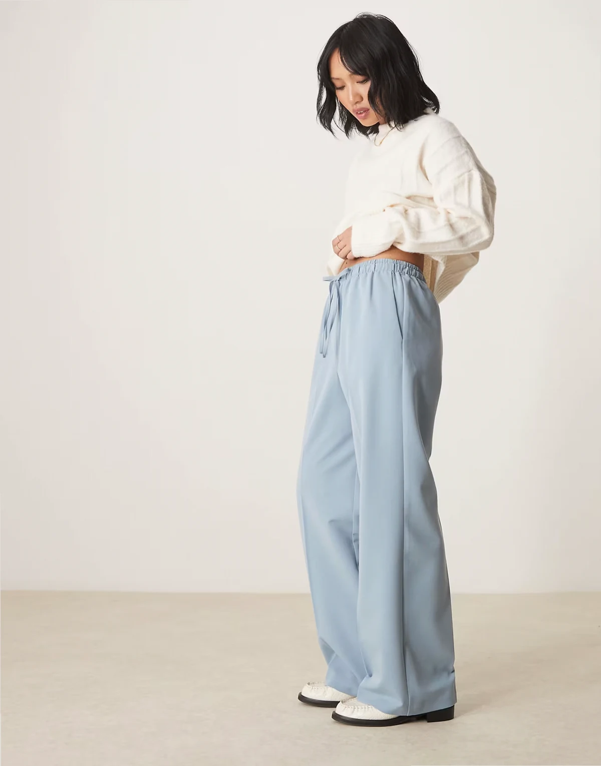 Petite – Elegante Schlupfhose in Hellblau
