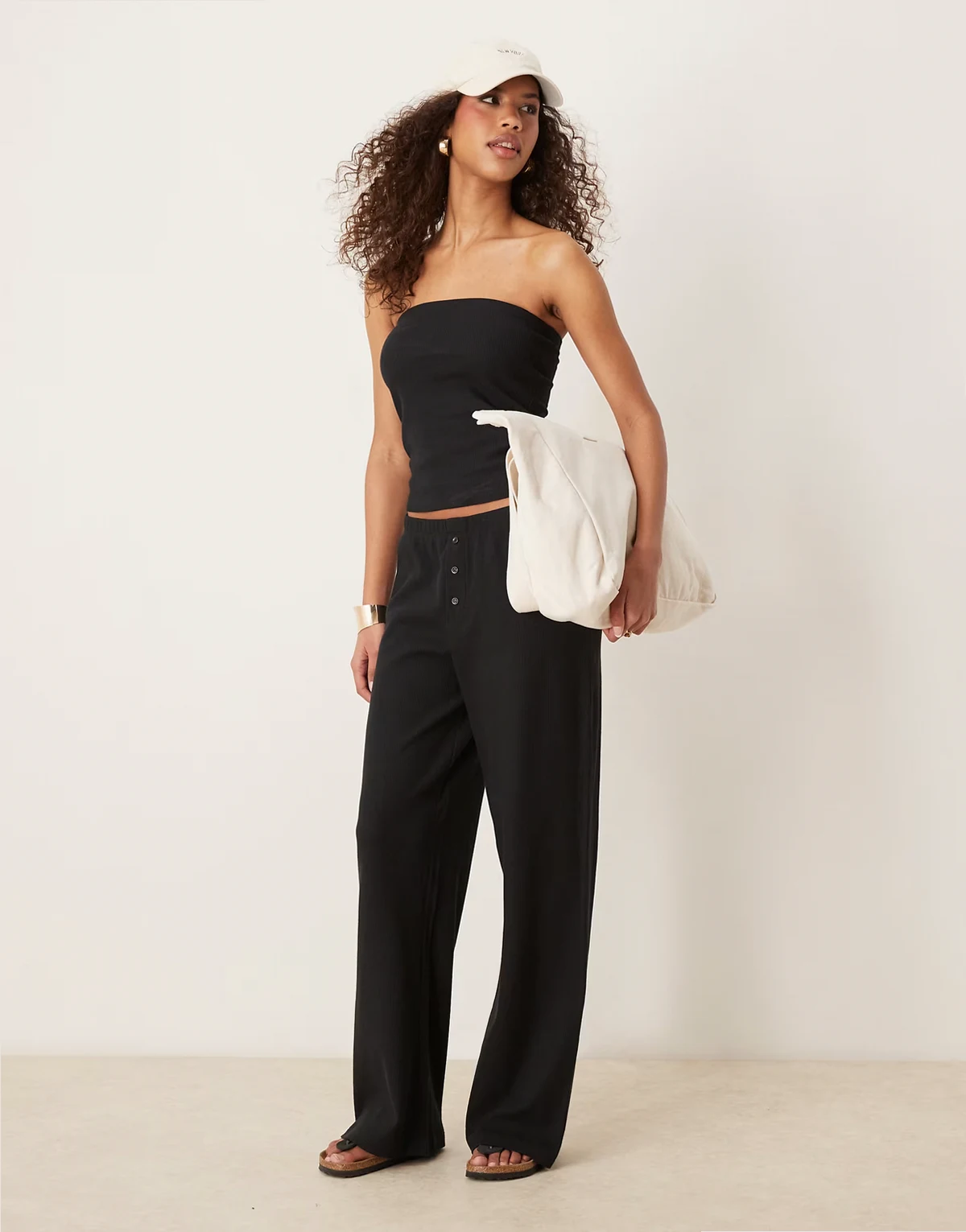 – Hose in Schwarz mit weitem Bein und Waffeltextur