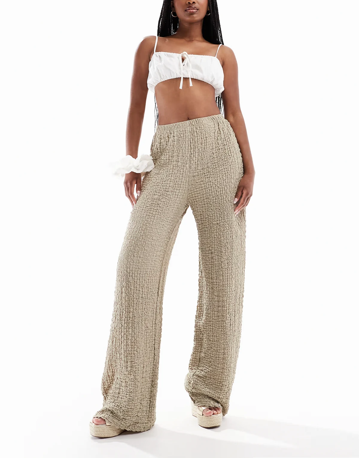 – Strukturierte Hose in Beige mit weitem Bein