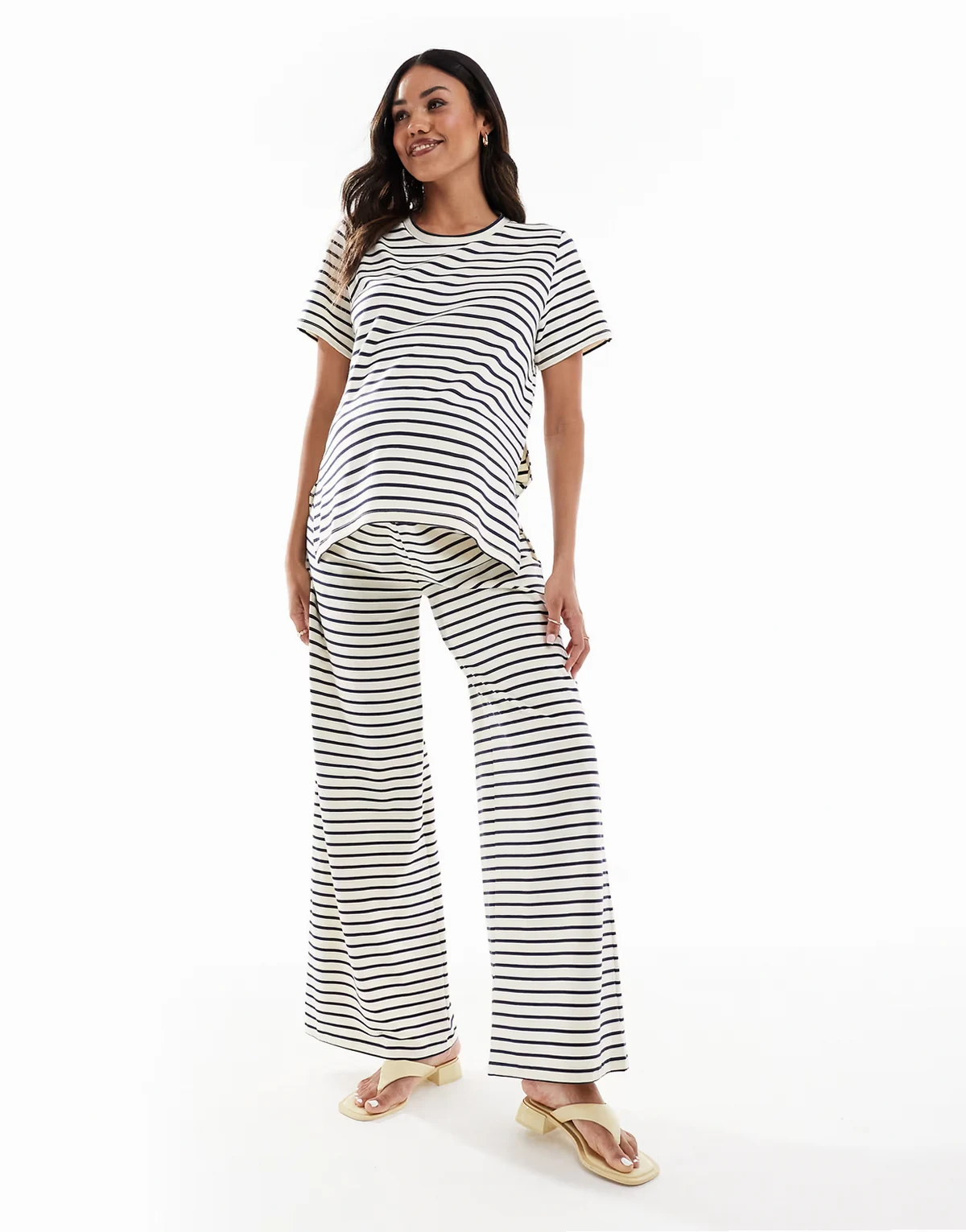Mamalicious Maternity – Umstandshose aus Jersey in Cremeweiß und Marineblau gestreift mit weitem Schnitt, Kombiteil