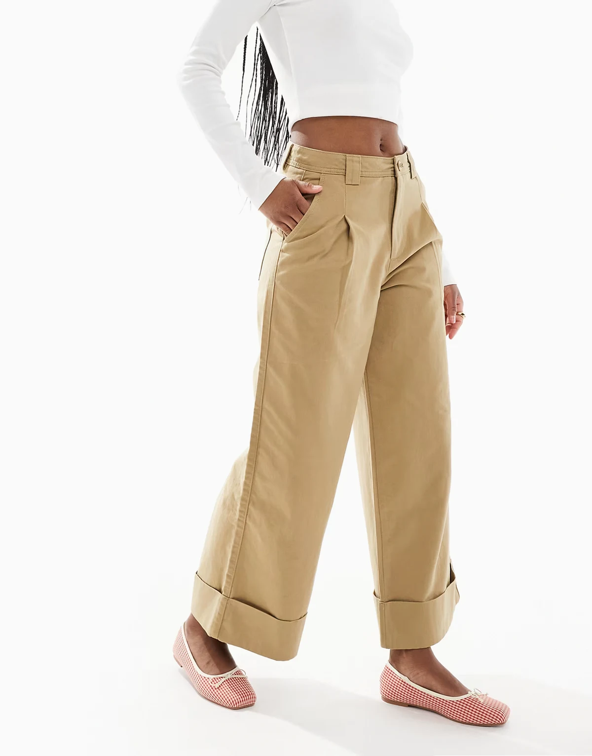 – Knöchellange Hose in gebürstetem Steinbeige mit weitem Bein und Umschlag