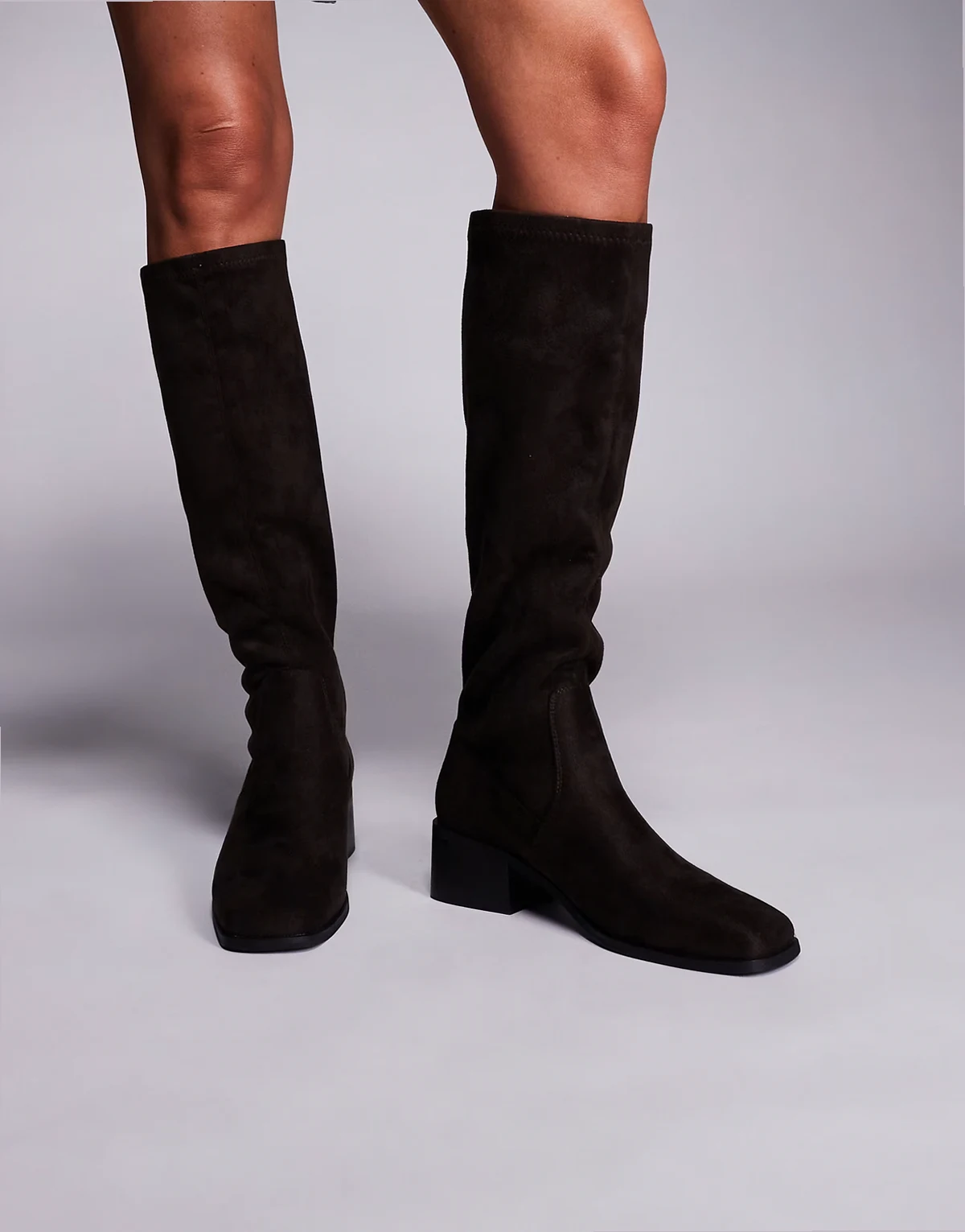 Simmi London – Xander – Eleganckie brązowe kozaki do kolan z imitacji zamszu