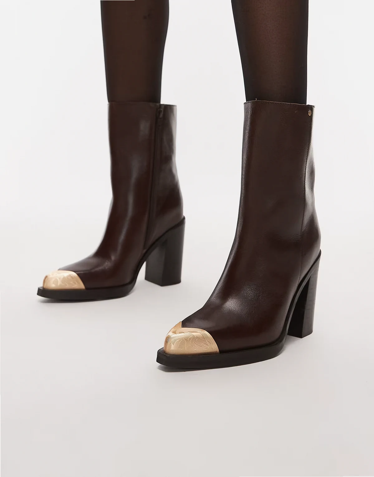 toe cap detail boots in leather brown