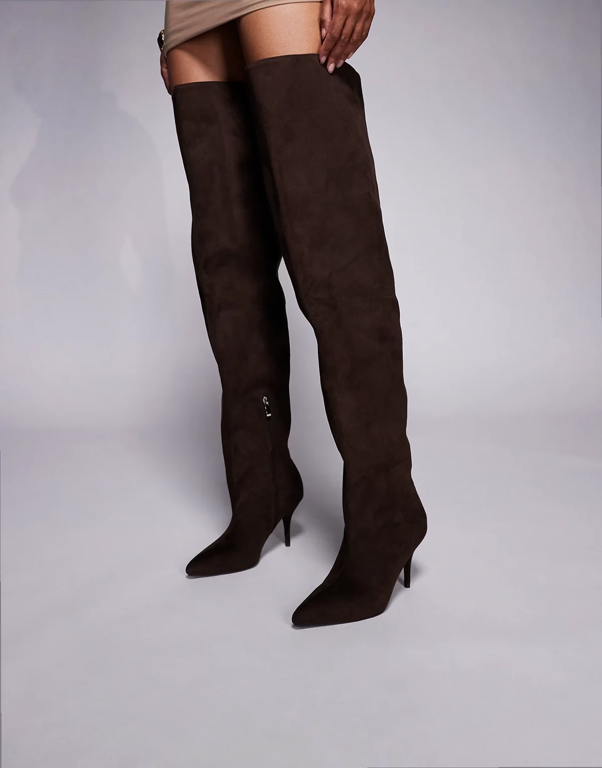 – Halina – Geraffte Overknee-Stiefel in Schokobraun