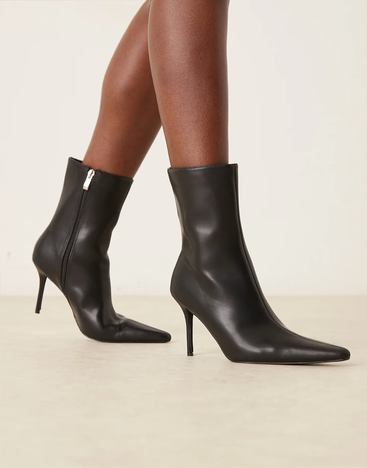 – Bronco – Stiefeletten in Schwarz mit hohem Stilettoabsatz