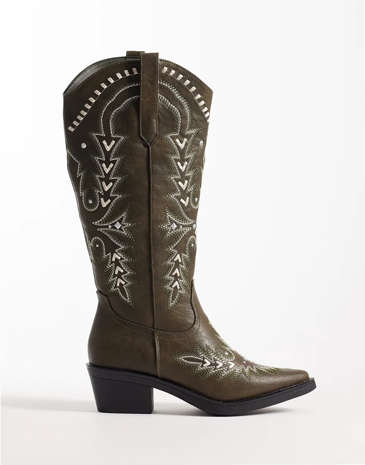 – Kowbojki do kolan z haftowanym wzorem, w kolorze khaki