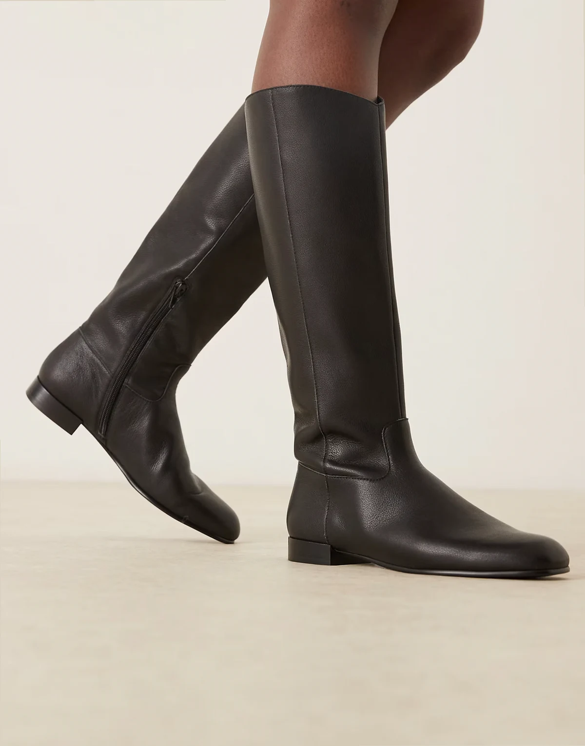 – Klassische Lederstiefel in Schwarz